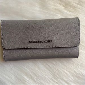 Michael Kors Pearl Gray Jet Set Leather Wallet